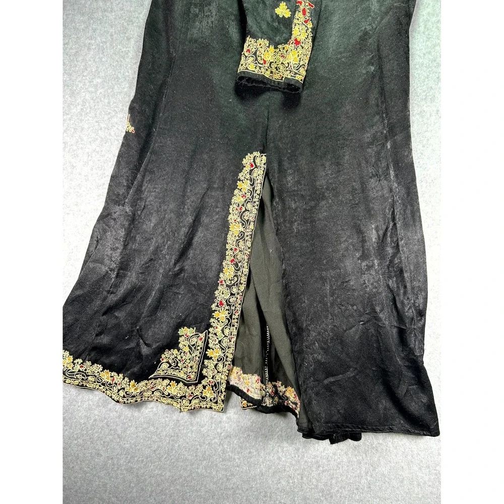 Vintage Womens Gown Black Velvet Embroidered Floral Stretch Round Neck Pullover